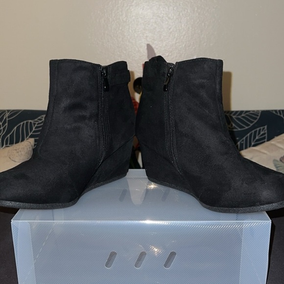 Women's Black Ankle Booties Low Wedge Heels Boot - Picture 10 of 10